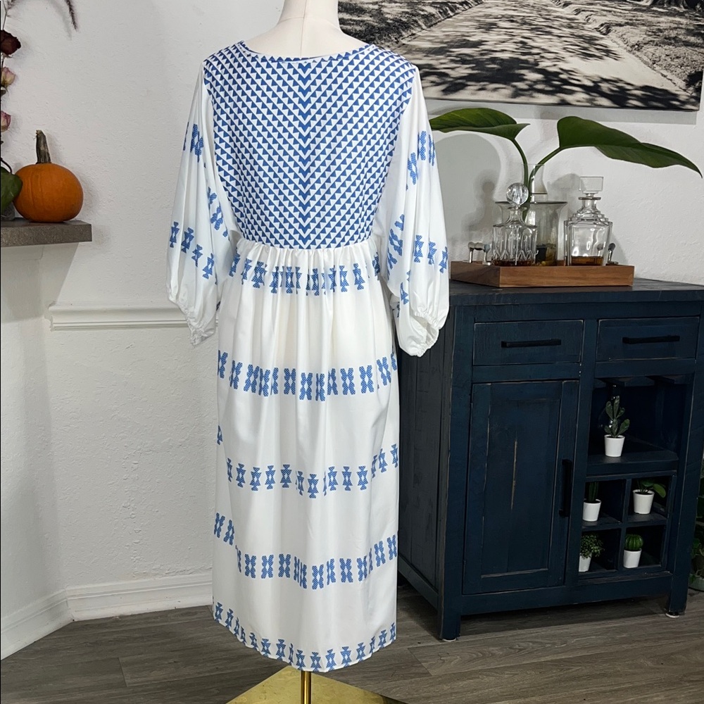 Stylish Blue and White Patterned Women's Dress Large - Picture 11 of 11